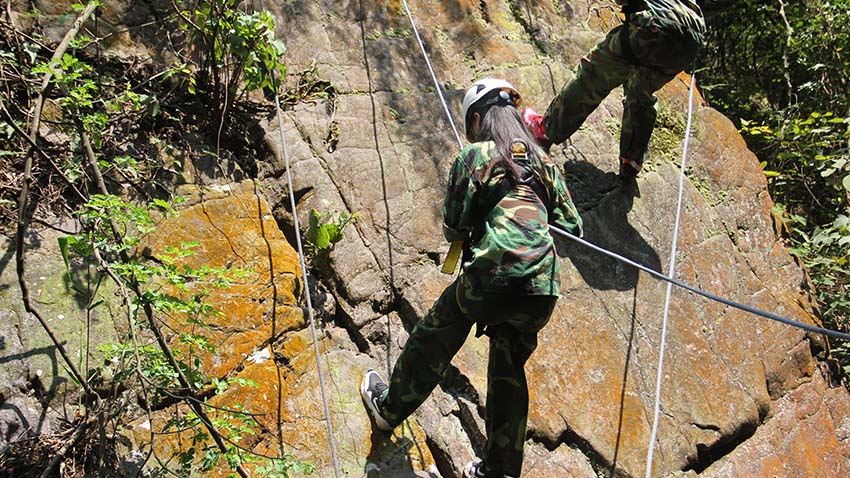 興世鳳城 懸崖速降