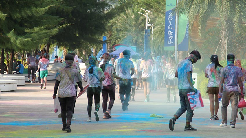 有寵網(wǎng)絡(luò)“青春不留白”彩色跑