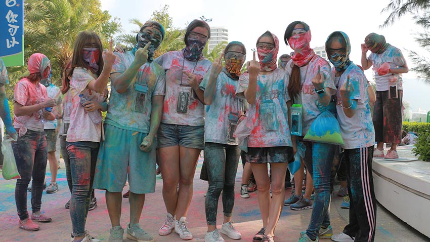 有寵網(wǎng)絡(luò)“青春不留白”彩色跑