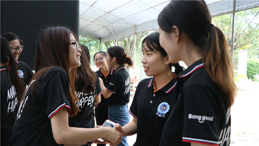 棒谷網(wǎng)絡(luò)香草世界廣州拓展訓(xùn)練基地管理層拓展訓(xùn)練活動