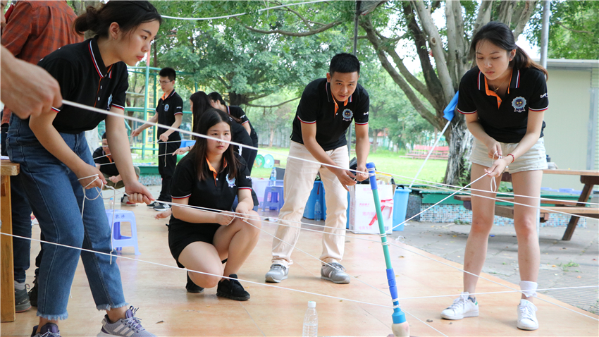 棒谷網(wǎng)絡(luò)香草世界廣州拓展訓(xùn)練基地管理層拓展訓(xùn)練活動