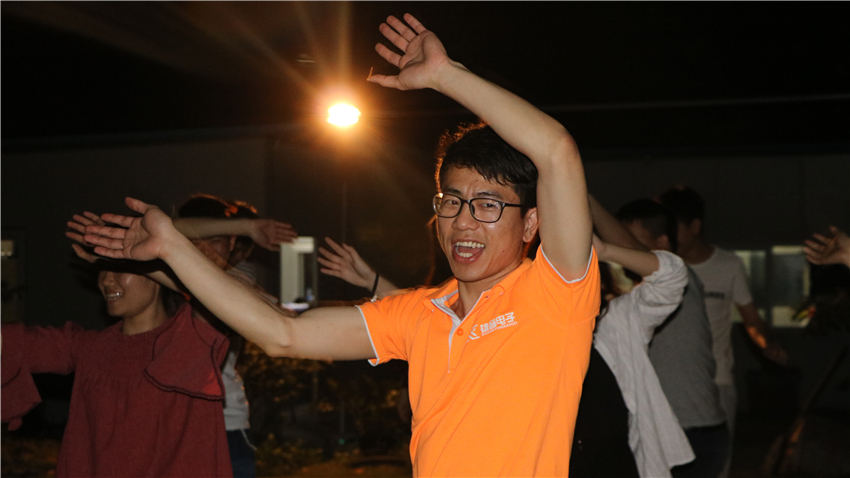 雄音電子番禺悅水莊拓展基地開展團隊拓展訓練活動