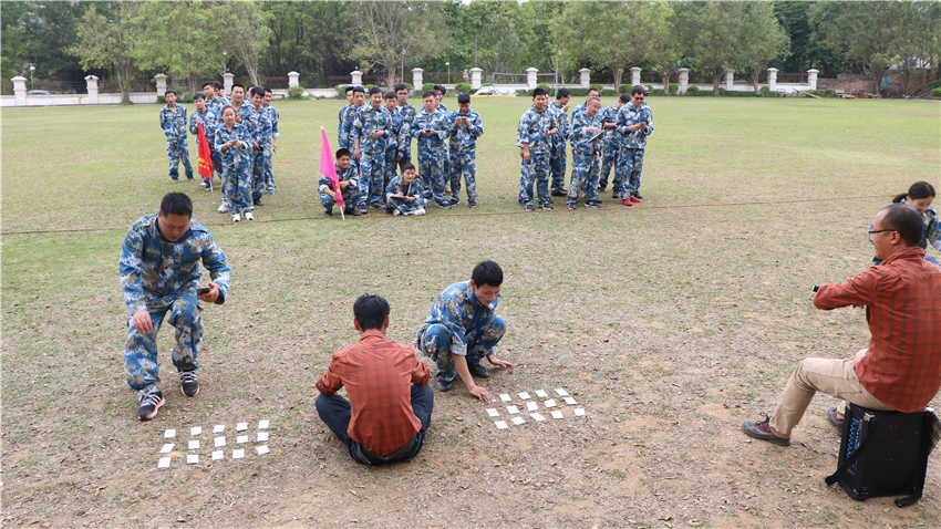 簡(jiǎn)派照明團(tuán)隊(duì)拓展訓(xùn)練活動(dòng)取得圓滿成功