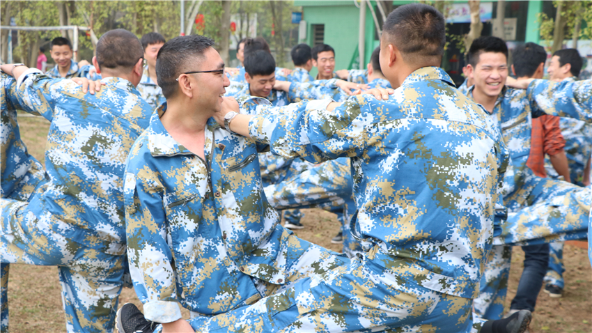 簡(jiǎn)派照明團(tuán)隊(duì)拓展訓(xùn)練活動(dòng)取得圓滿成功