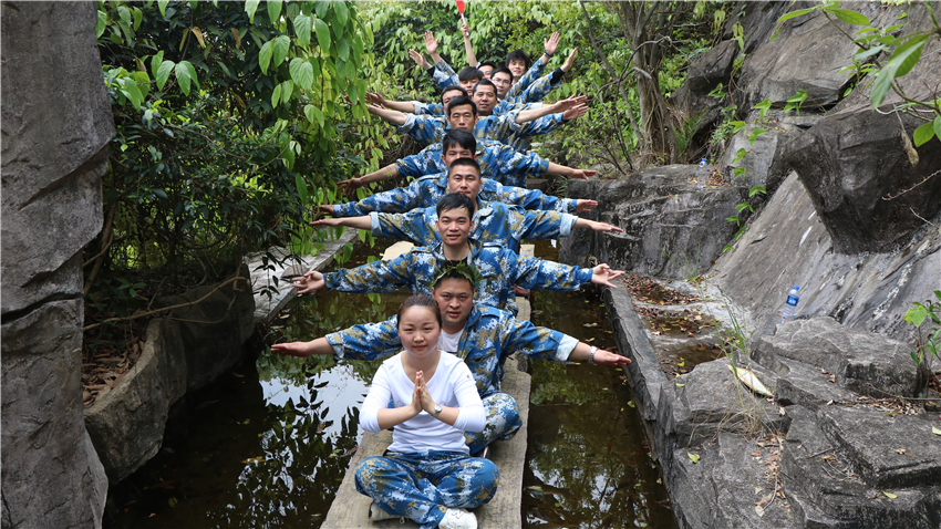 簡(jiǎn)派照明團(tuán)隊(duì)拓展訓(xùn)練活動(dòng)取得圓滿成功