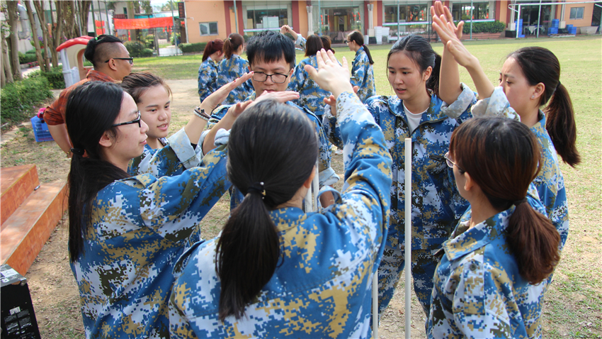 童學(xué)會(huì)藝術(shù)江門(mén)色色環(huán)球影城拓展基地成功舉辦團(tuán)隊(duì)?wèi)敉馔卣够顒?dòng)
