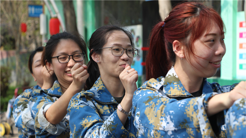 童學(xué)會(huì)藝術(shù)江門(mén)色色環(huán)球影城拓展基地成功舉辦團(tuán)隊(duì)?wèi)敉馔卣够顒?dòng)