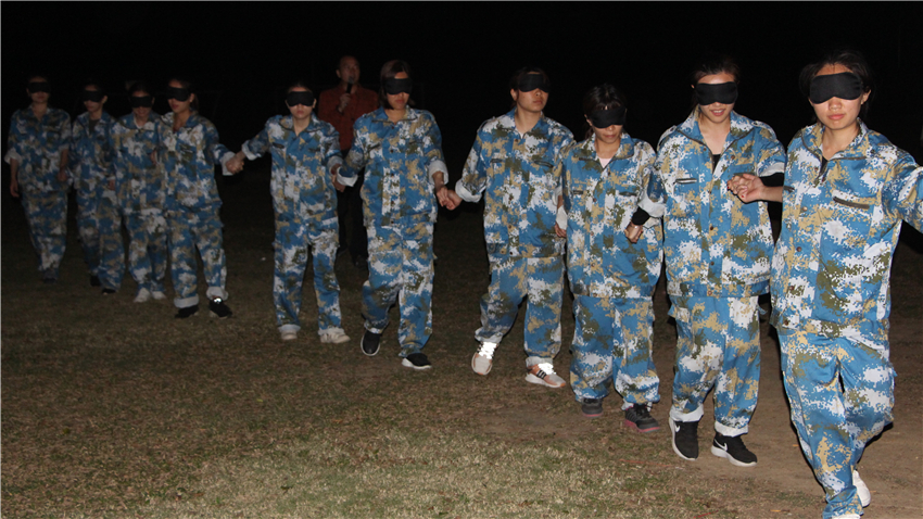 童學(xué)會(huì)藝術(shù)江門(mén)色色環(huán)球影城拓展基地成功舉辦團(tuán)隊(duì)?wèi)敉馔卣够顒?dòng)