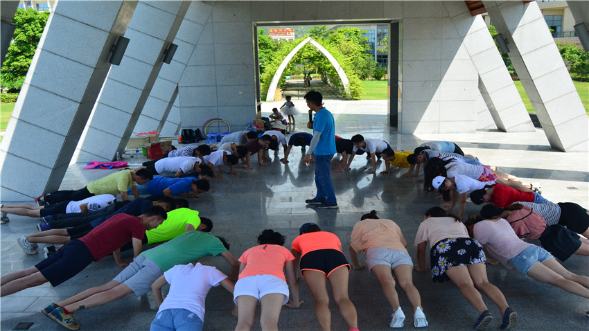 佛山市海呈金屬舉辦巽寮灣海公園拓展訓(xùn)練活動