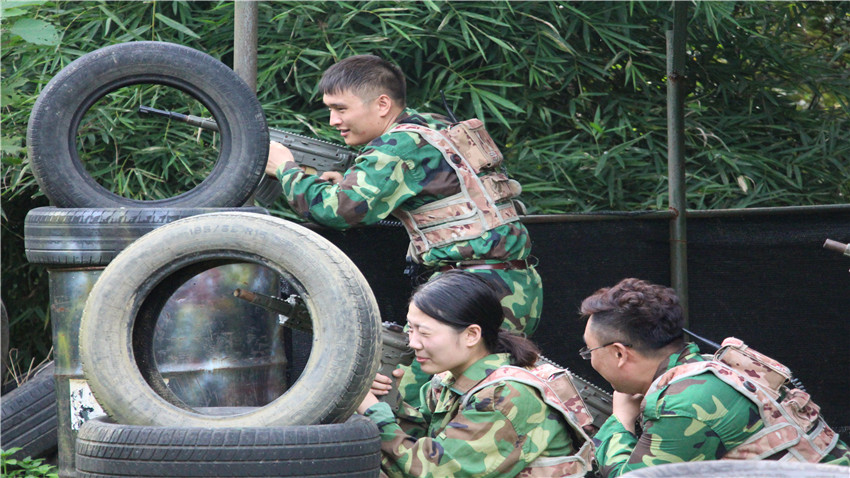 廣州市紅棉國際時(shí)裝城NO.1服飾舉辦兩天拓展訓(xùn)練活動