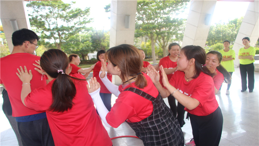 童心教育巽寮灣拓展訓(xùn)練基地團隊拓展活動取得圓滿成功