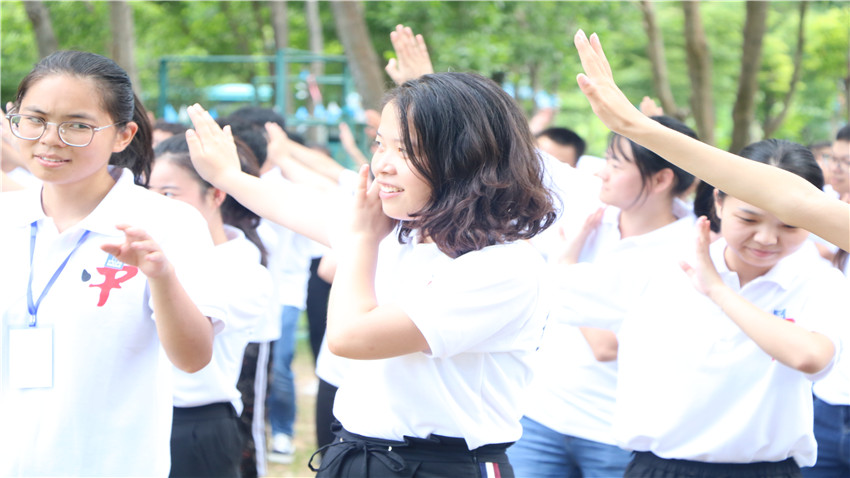 中建四局珠海公司紅星海岸新員工拓展活動